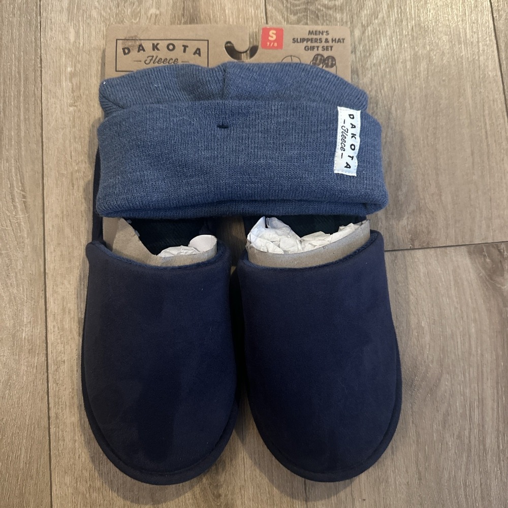 Dakota Fleece Men's‎ Slipper & Knit Beanie Hat Set Blue Small 7-8